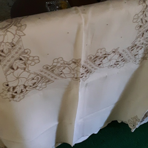 Tablecloth & 8 napkins - Picture 2 of 2